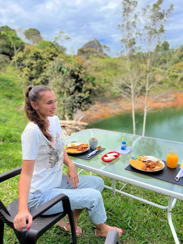 Cabana Privada Sin Prisa "Not Rush" Preciosa! Con Jacuzzi, Vista Y Acceso Directo Al Embalse, Vista A La Piedra , Deporte Acuatico Paddle Board And Breakfast Incluidos ! Imperdible Guatapé Dış mekan fotoğraf