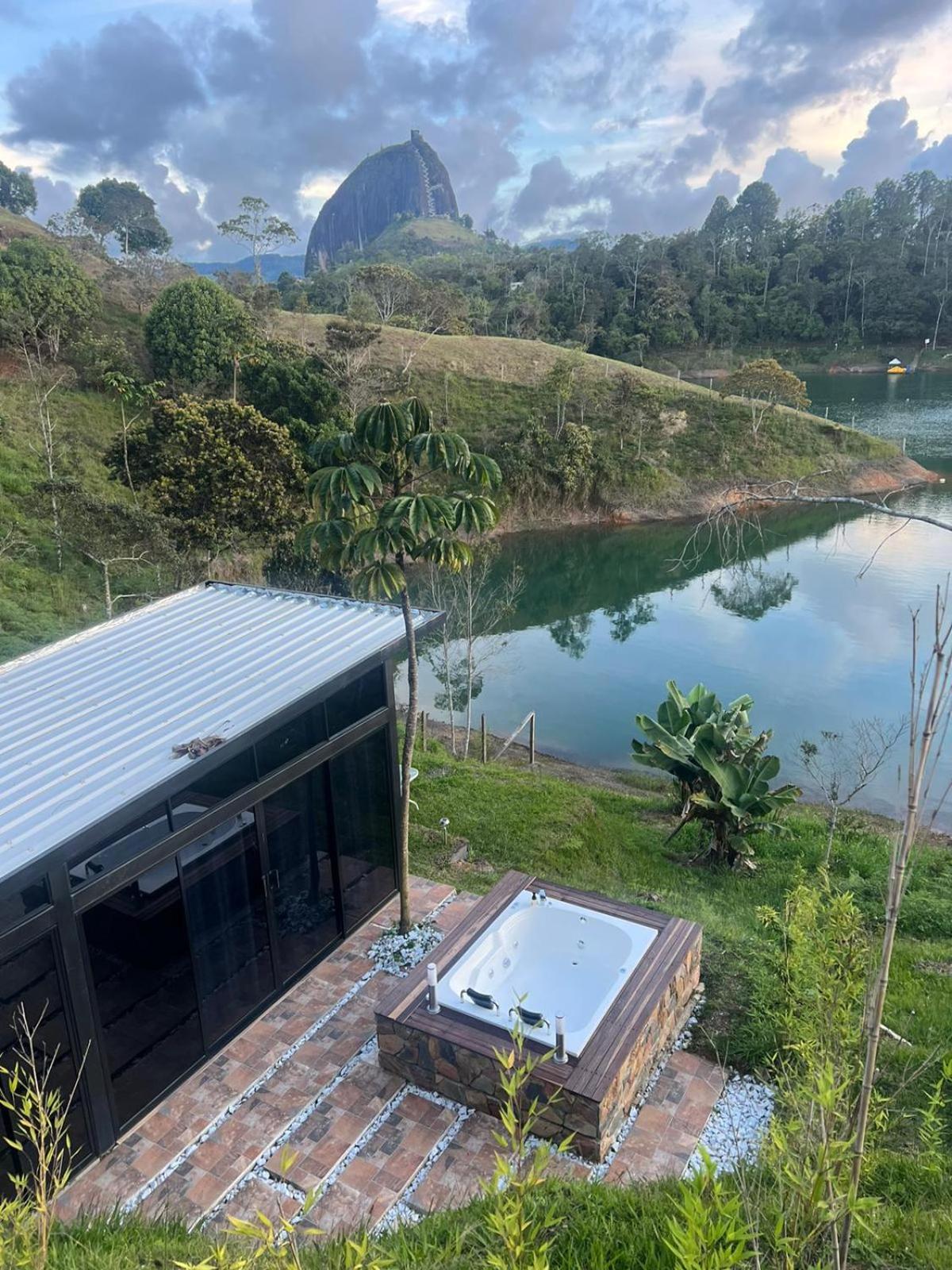 Cabana Privada Sin Prisa "Not Rush" Preciosa! Con Jacuzzi, Vista Y Acceso Directo Al Embalse, Vista A La Piedra , Deporte Acuatico Paddle Board And Breakfast Incluidos ! Imperdible Guatapé Dış mekan fotoğraf